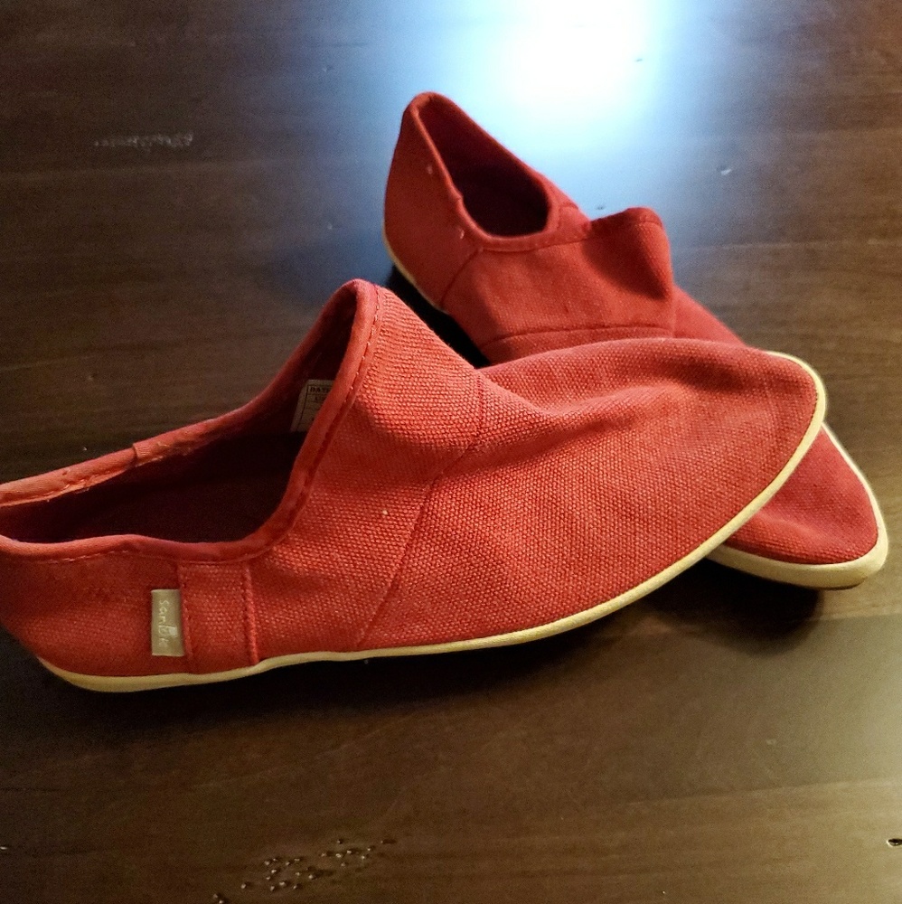 Nwot Sanuks